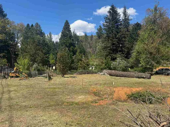 808 Indian Meadows Dr, Happy Camp, CA 96039