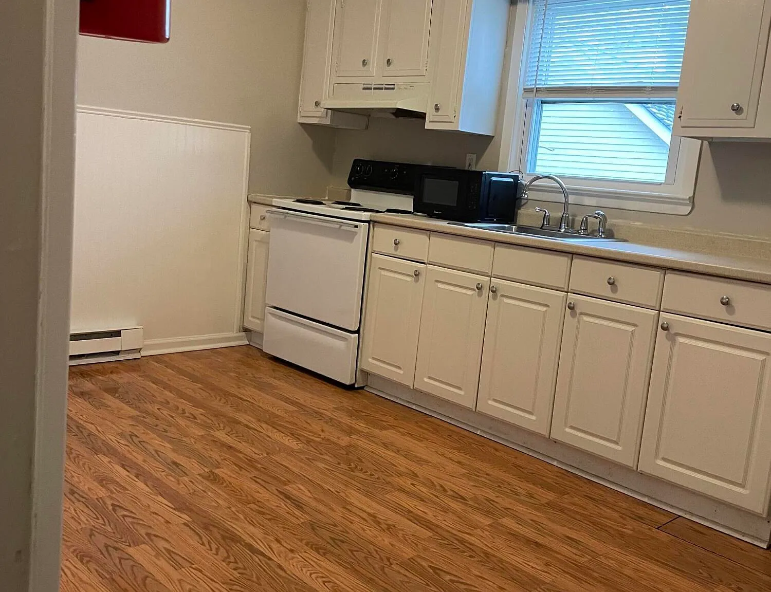 3 bed, 900 sqft, $2,800 — Photo 2