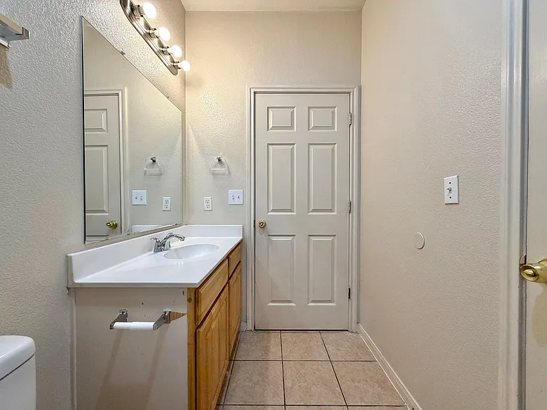 7002 Bennett Ave — Photo 12