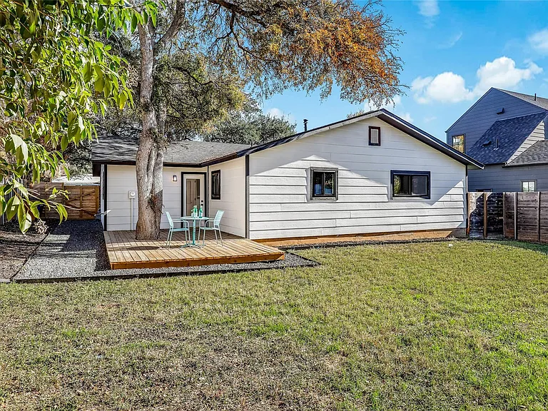 813 Cardiff Dr — Photo 23