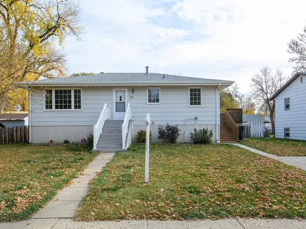 206 5th Ave SW, Mandan, ND 58554