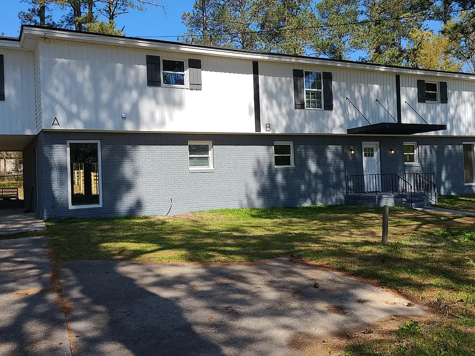 Front of THE GLENN- 3 Townhome complex