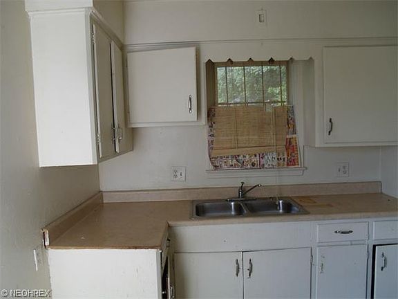 2nd image of 644 W La Clede Ave