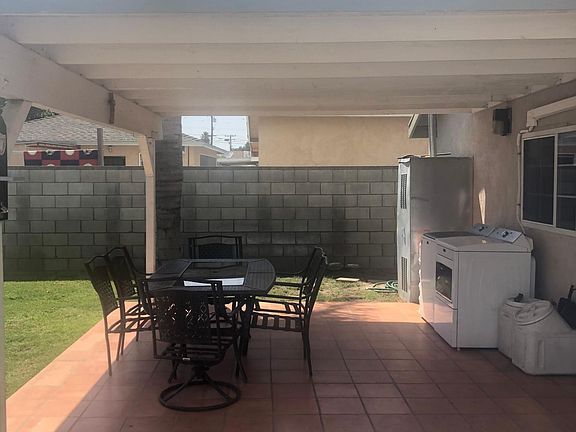 Covered back patio and washer dryer hook ups
