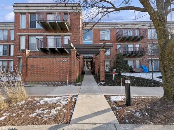 382 Kelburn Rd APT 322, Deerfield, IL 60015
