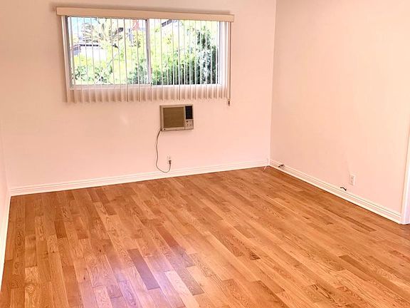 5th image of 962 Granville Ave APT 10