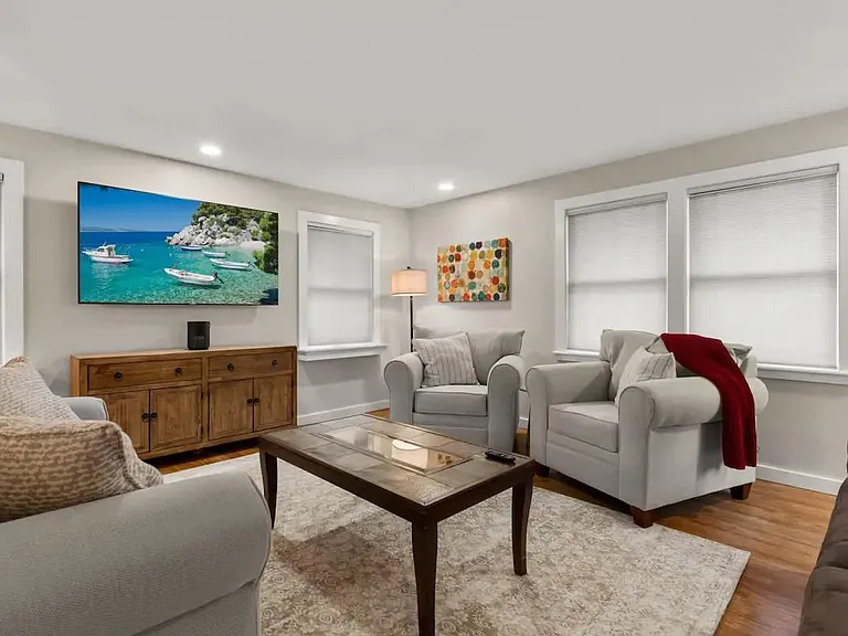29 Versailles Ave — Photo 19