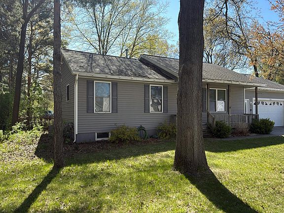 3rd image of 222 Rosengren St