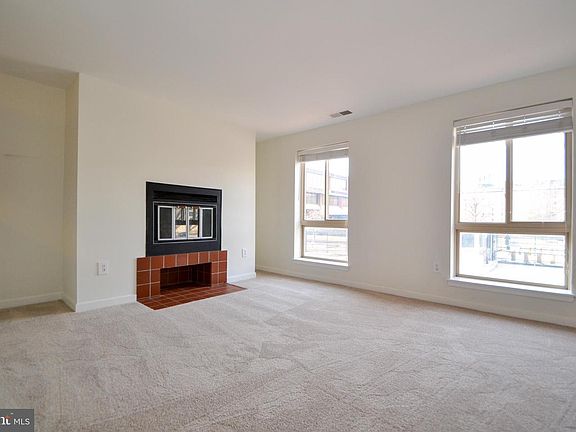 4th image of 421 S Sharp St #R11