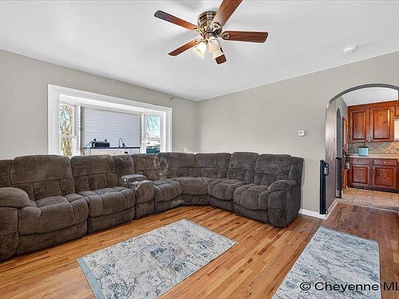 5th image of 2532 E 9th St