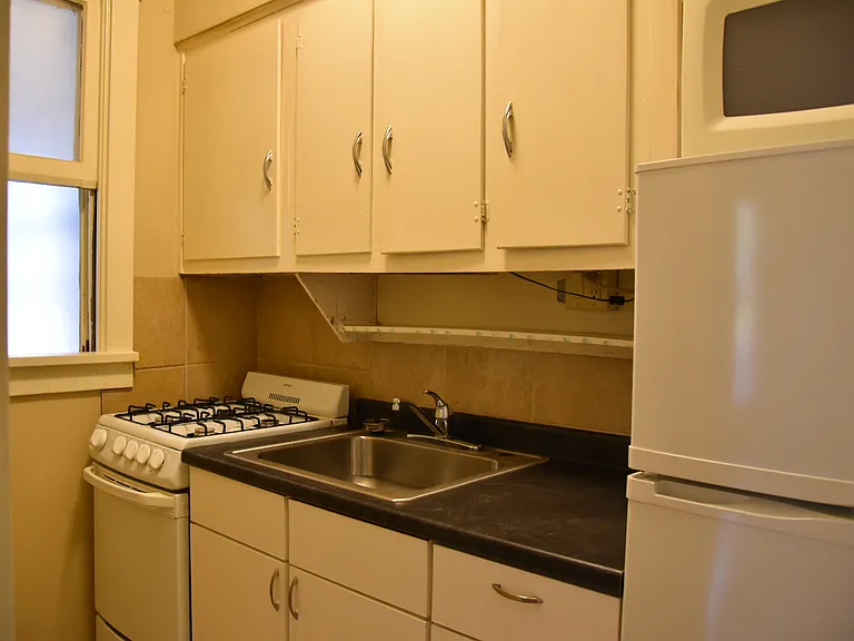 214 W Gilman St #3 — Photo 5