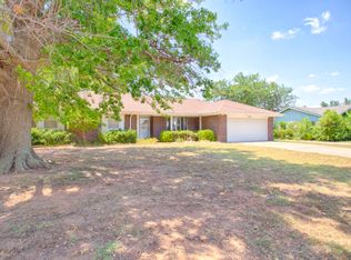 110 Bowerwood Dr, Chickasha, OK 73018
