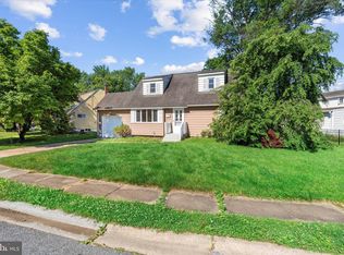 2 Phelps Ln, Newark, DE 19711