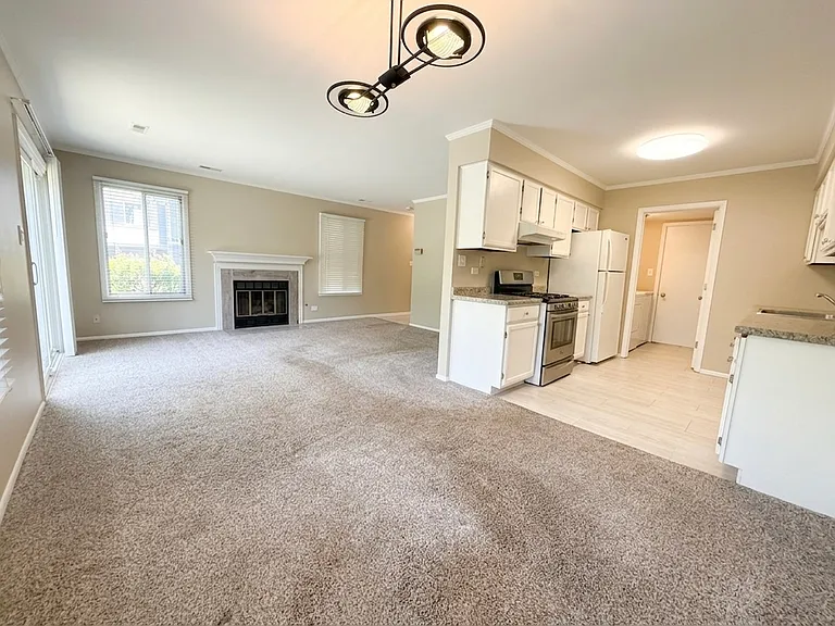 1344 Barclay Ln #1344 — Photo 5