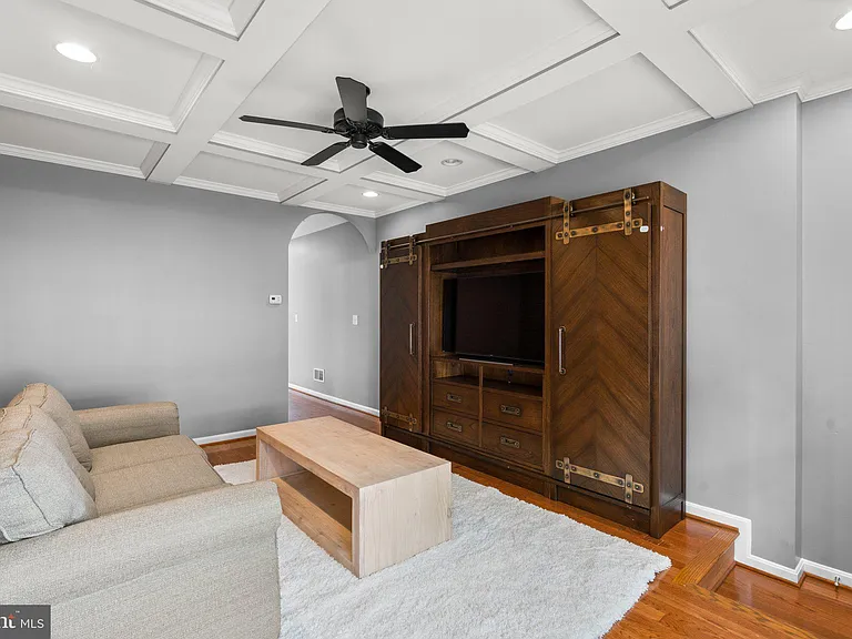 300 S Robinson St — Photo 8