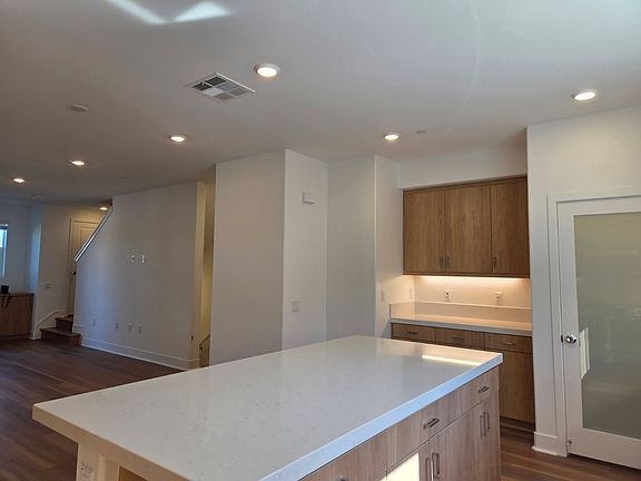 4th image of 1700 E Park St #7