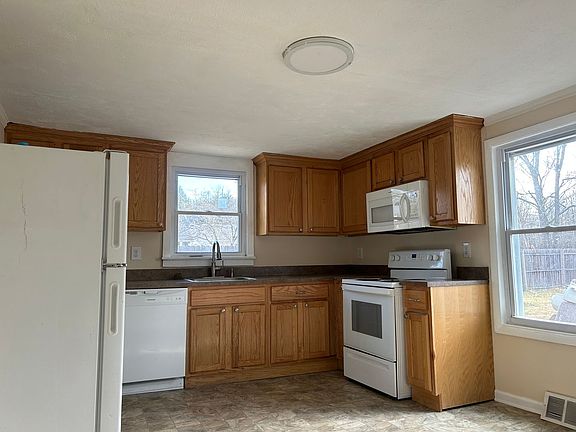 4th image of 12-14 Chapel Ave