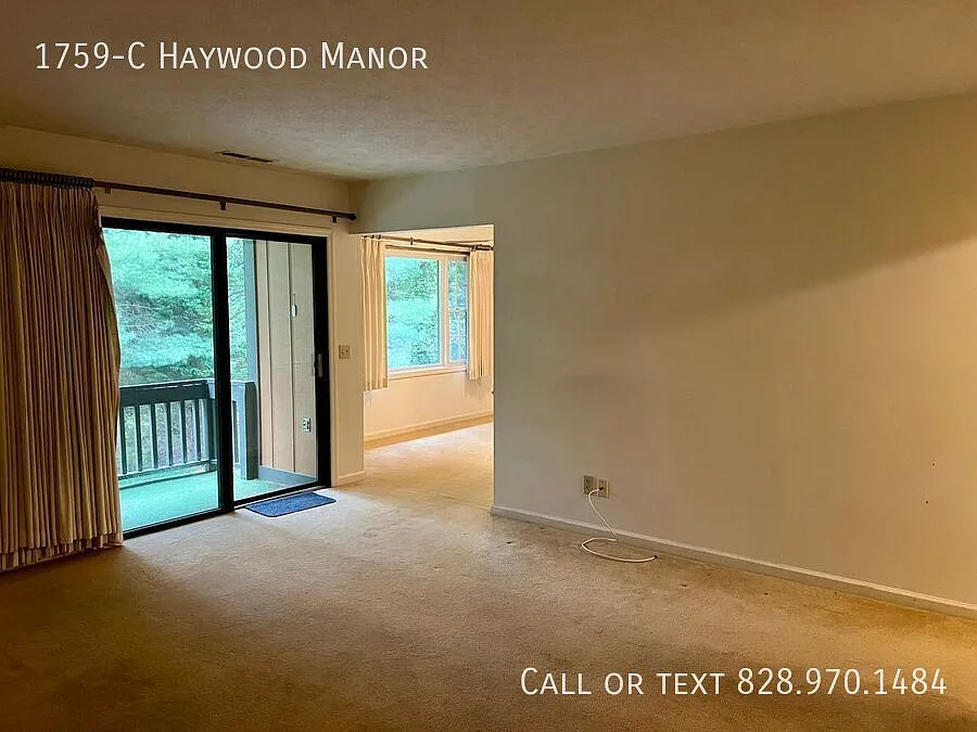 Fantastic 2 Bedroom in Amazing Location! — Photo 2