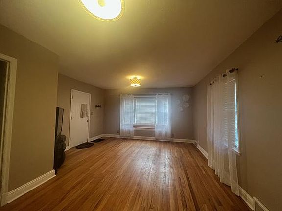2nd image of 3215 Grandview Blvd