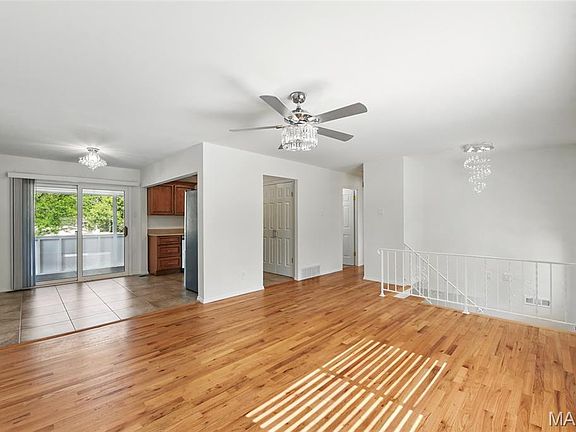 2nd image of 1367 Glenrock Dr