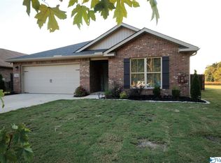 384 Willow Bank Cir NE, Decatur, AL 35603