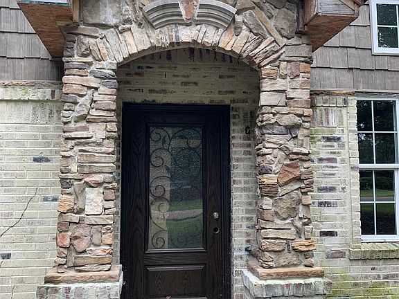 4th image of 726 McCain Dr