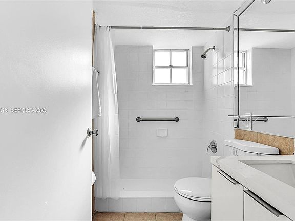 2nd image of 199 SW 12th Ave APT 313E
