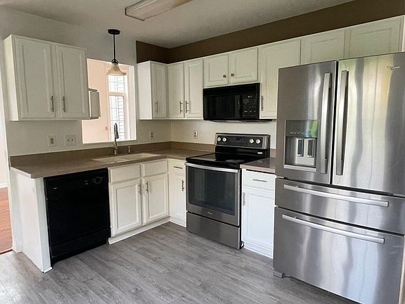 5th image of 591 Mission Hills Way W