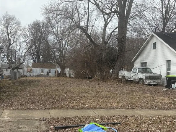 1329 Walnut Grove Ave, Decatur, IL 62526