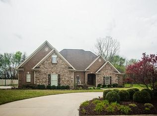 602 Cambridge Cir, Muscle Shoals, AL 35661