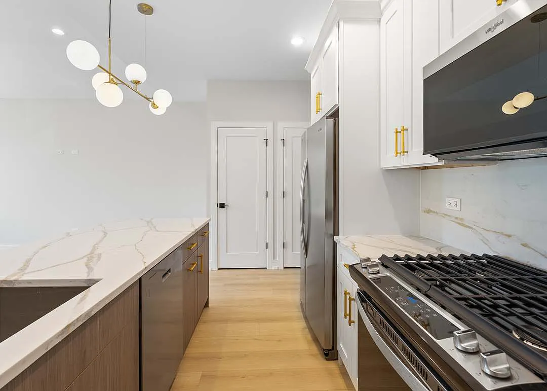 3 bed, 1200 sqft, $2,400 — Photo 3