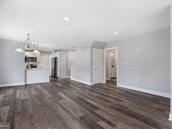 3rd image of 4453 Nottingham Way