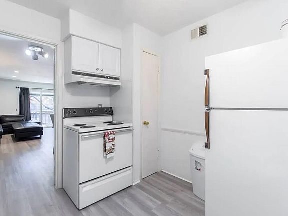 4th image of 10224 Regal Oaks Dr APT A