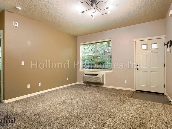3rd image of 670 NE Roydon Ln