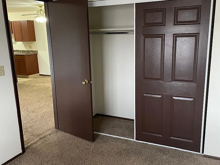 Colony Court Apartments — Photo 10