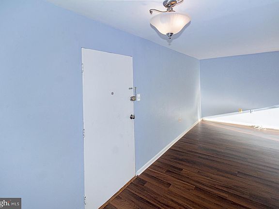 5th image of 6133 Leesburg Pike APT 307