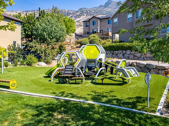 3rd image of 10428 N Tamarack Way