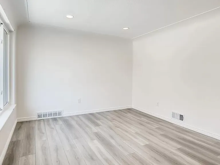 1526 N Wolff St — Photo 9