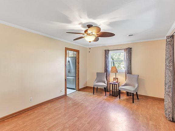 4th image of 120 Alton Ave