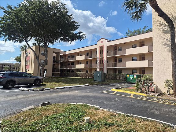 5th image of 3252 Foxcroft Road #113