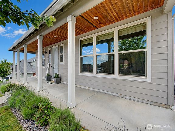 3rd image of 2307 E 6th Street