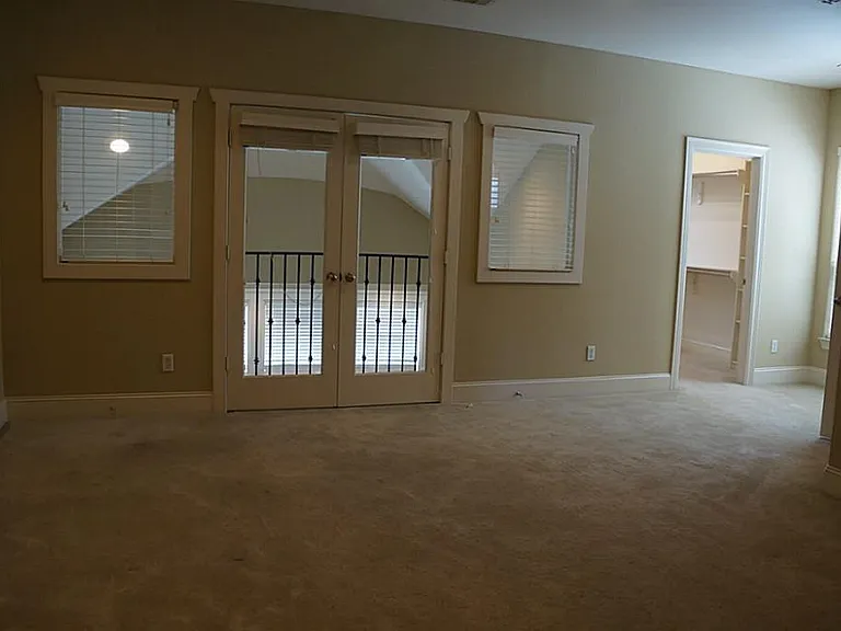 2923 Pease St — Photo 13