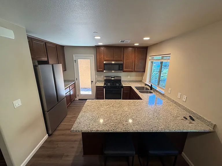 1194 Velarde Cir — Photo 12