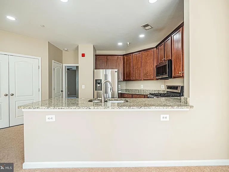 24680 Byrne Meadow Sq — Photo 6