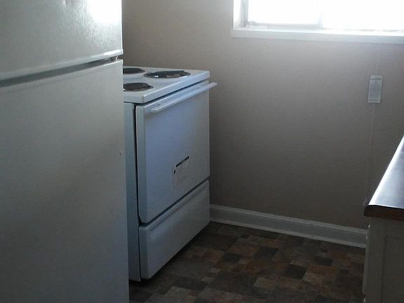 4th image of 619 Rockford Ave APT 2