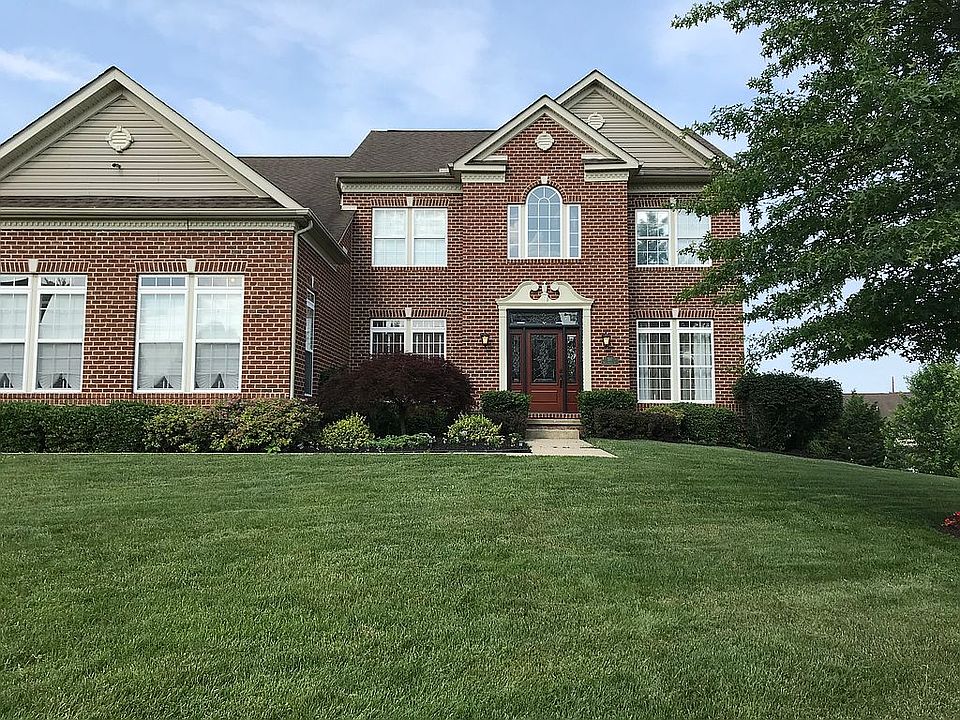 1st image of 307 Blue Heron Ct