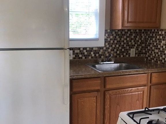 3rd image of 315 Cherry St