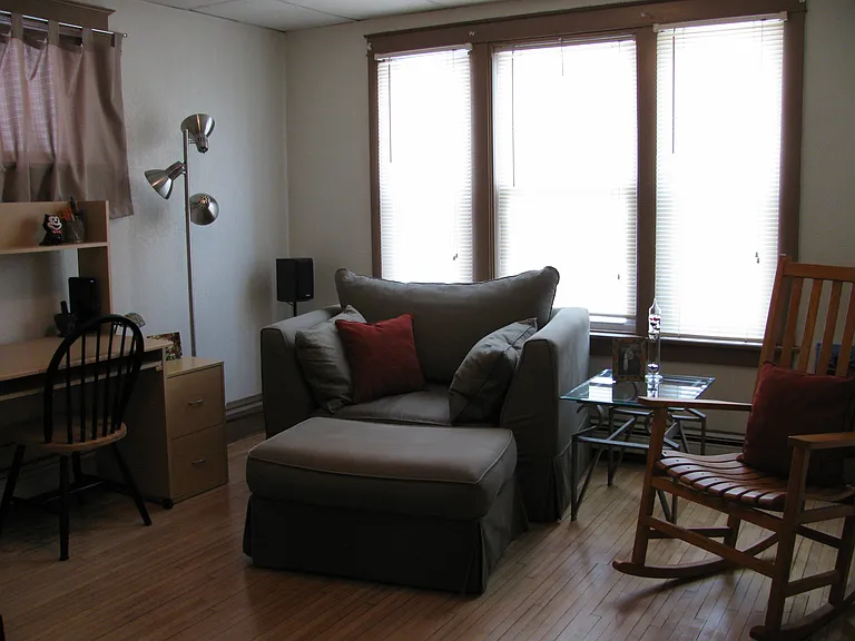 425 E 6th St #2 — Photo 1