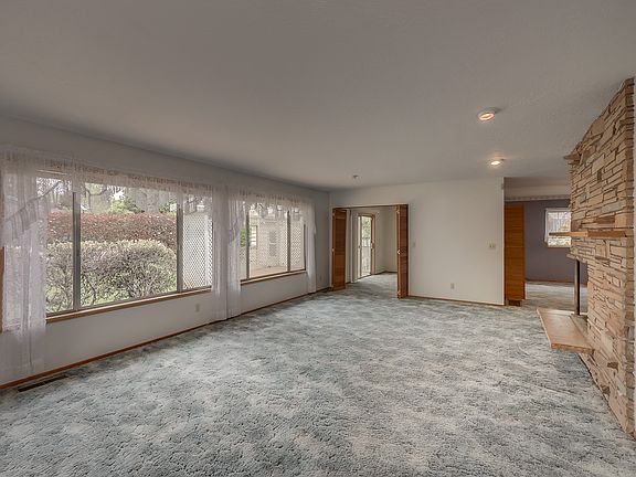 5th image of 3175 SE Camwal Dr