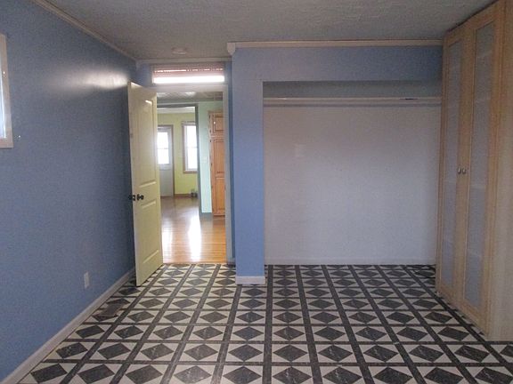 3rd image of 606 S Circle Dr